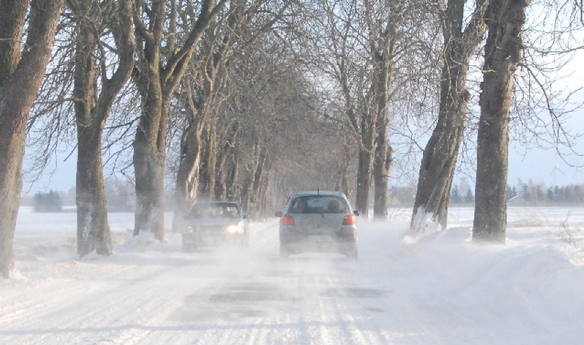 Jak bezpiecznie jeździć zimą? Jak wyjść z poślizgu?