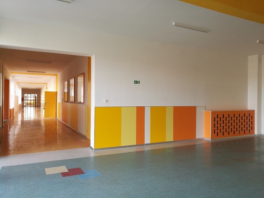 Szkoła Podstawowa nr 17 w Kaliszu. Remont korytarza zakończony ZDJĘCIA