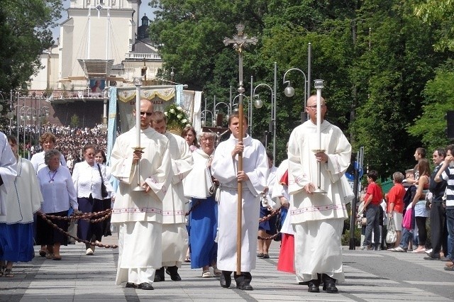 Boże Ciało w Częstochowie: Procesja przeszła Aleją NMP [ZDJĘCIA]