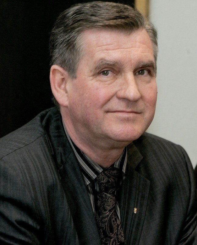 Stefan Antkowiak, prezes WZPN, 64 lata, szanse na sukces: 30...