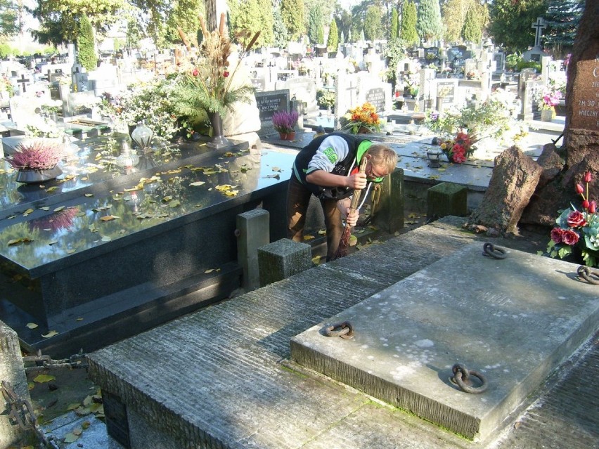 Akcja "Ratujemy zabytkowe pomniki kolskiego cmentarza"