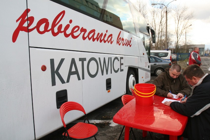 Policjanci z Dąbrowy Górniczej oddają krew dla kolegi [ZDJĘCIA]