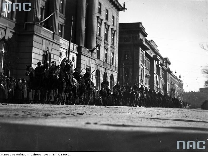 Defilada oddziałów kawalerii, 1935 rok....