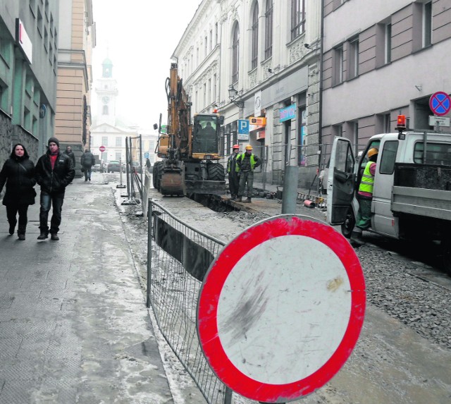 Obecnie budowa kanalizacji trwa na ulicy Matejki