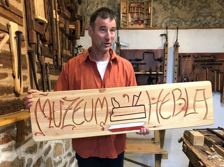 Artysta, który z miłości do drewna stworzył pod Krakowem Muzeum Hebla [ZDJĘCIA]