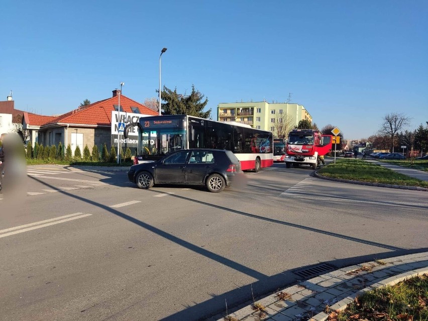 Nowy Sącz wypadek. Zderzenie autobusu MPK na skrzyżowaniu ul. Broniewskiego i Okulickiego. Jedna osoba ranna