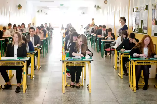 Egzamin gimnazjalny 2018 przecieki! Wyciekły arkusze i pytania CKE. "Wiemy, co będzie na egzaminie gimnazjalnym"