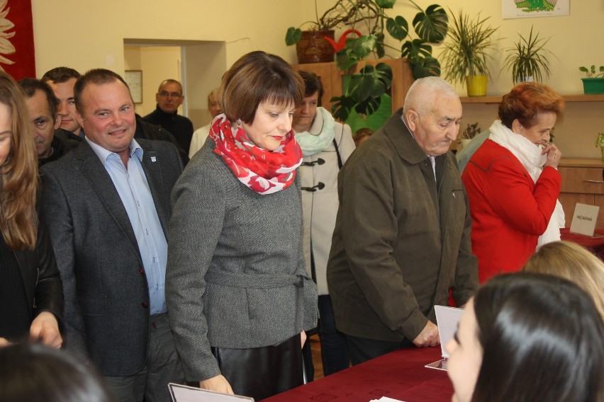 SULMIERZYCE: Dariusz Dębicki wygrał w I turze! Zdobył poparcie 81 proc. wyborców [ZDJĘCIA]