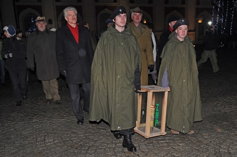 Betlejemskie Światło Pokoju dotarło do Poznania [ZDJĘCIA]