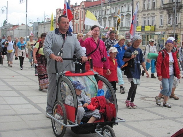 Warszawska Pielgrzymka Piesza 2012 dotarła na Jasną Górę [ZDJĘCIA]