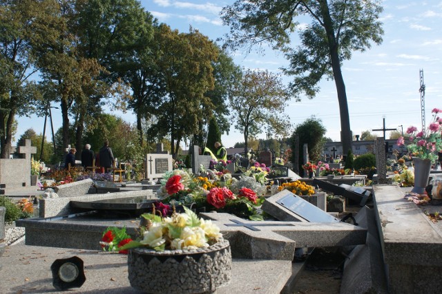 Andrzeja Ch. zniszczył na cmentarzu w Pęczniewie 138 nagrobków