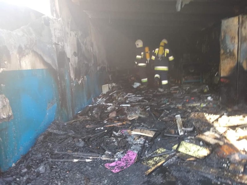 Groźny pożar garażu w Dębnicy w gminie Kłecko
