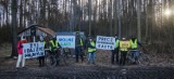 Zablokowali polowanie, myśliwi wezwali policję. Akcja wrocławskich aktywistów [ZDJĘCIA]