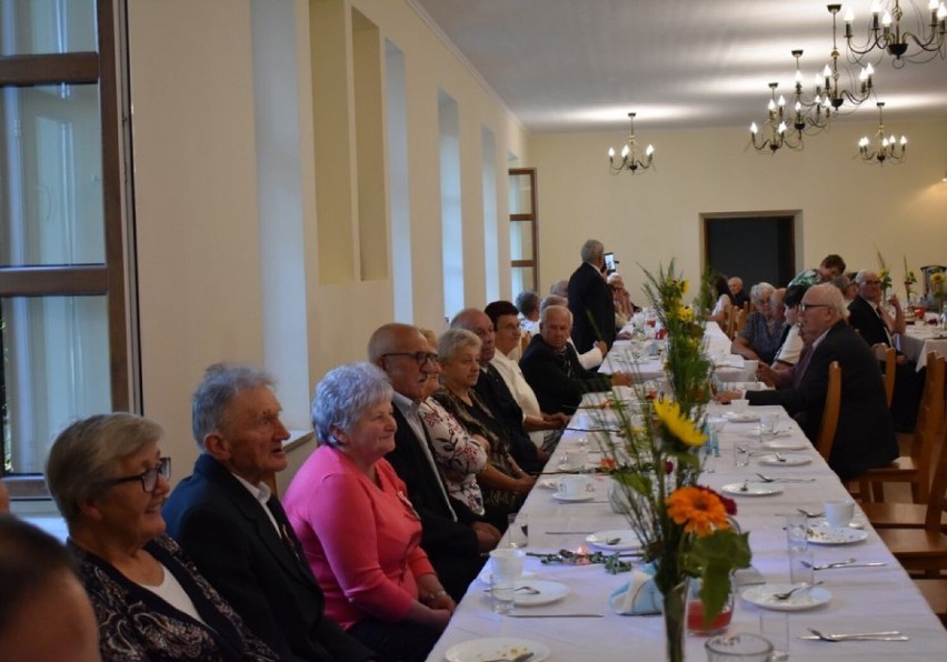 Te pary przeżyły razem 50 lat. Złote Gody świętowali małżonkowie z gminy Wojaszówka [ZDJĘCIA]