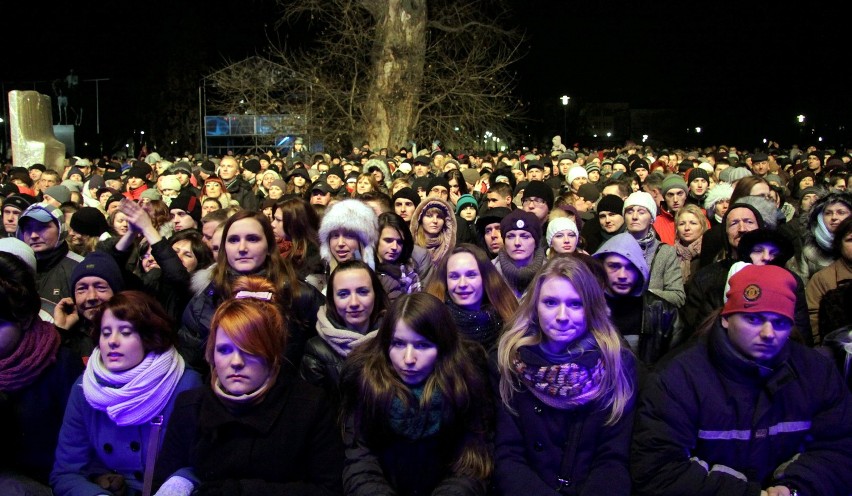 Sylwester 2012 na pl. Litewskim. Zobacz jak bawili się lublinianie (ZDJĘCIA, WIDEO)