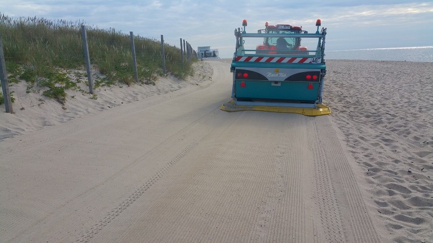 Maszyna do czyszczenia plaży w Helu