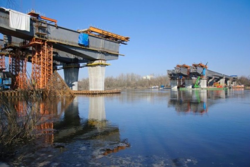 W poniedziałek ważące 500 ton przęsło rozpocznie swą...