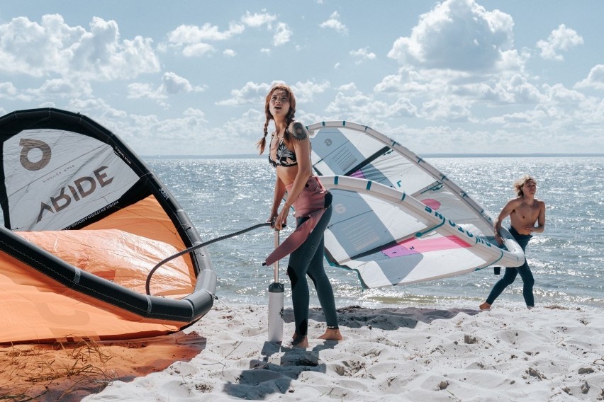 Życie to (kite)surfing. Walentynkowa propozycja Netflixa z Helem w tle