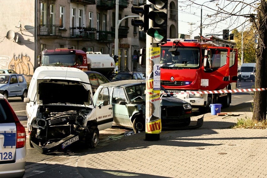 Wrocław: Po wypadku przez Krakowską nie jeździły tramwaje (ZDJĘCIA)