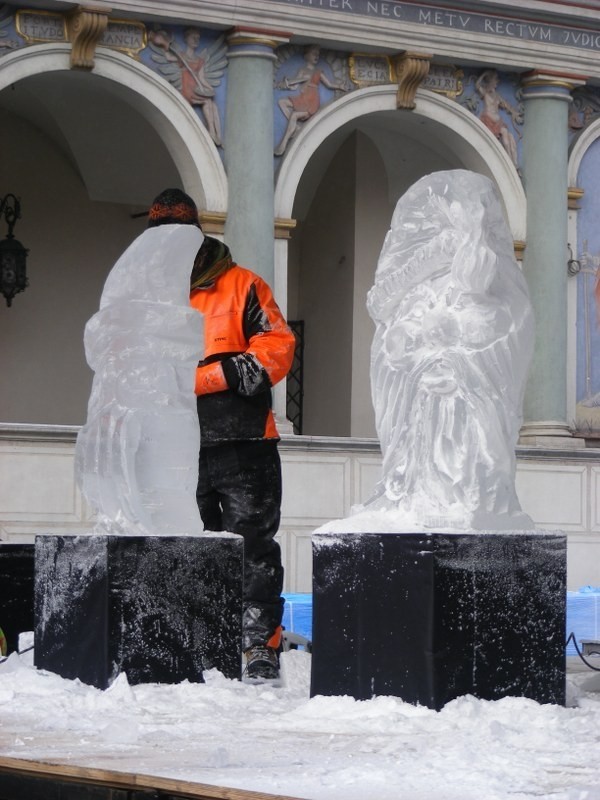 Na poznańskim Starym Rynku trwa  VII Festiwal Rzeźby...