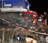 Śmiertelny wypadek w Milejowie. Auto wjechało pod pociąg [foto, wideo]