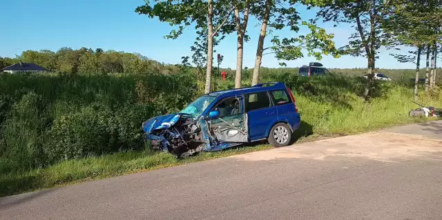 Wczoraj (22.05.2022 r.) około godziny 17 doszło do wypadku na odcinku drogi Objazda – Gąbino. Kierowca hondy uderzył w drzewo.