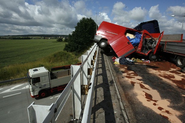 Śmiertelny wypadek na wiadukcie nad A4 (ZDJĘCIA, FILM)