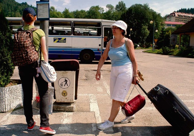 Magdalena Pikos z Pszczyny wczoraj na wiślańskim dworcu szukała połączenia autobusowego do Istebnej