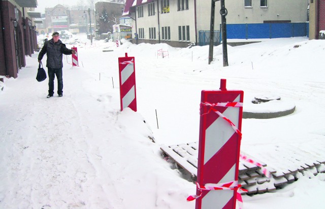 Mieszkańcy ul. Jeziornej w Kartuzach żądają  wyjaśnień w sprawie opóźnień remontu ulicy