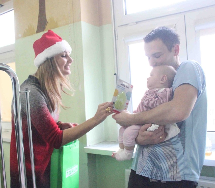 Aktorka Małgorzata Socha odwiedziła dzieci w gliwickim szpitalu [ZDJĘCIA]