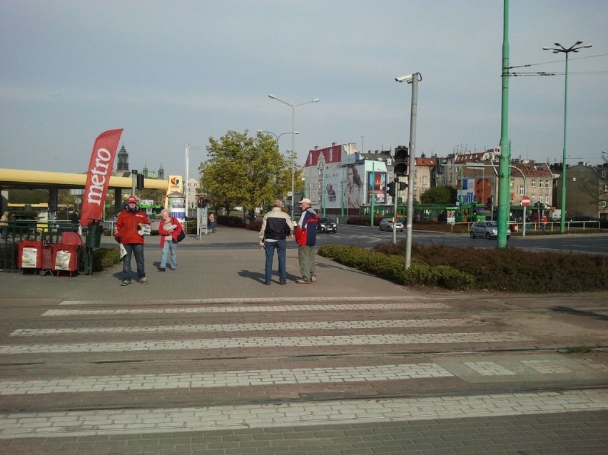 Rondo Śródka: od strony Malty w kierunku stacji paliw: 50...