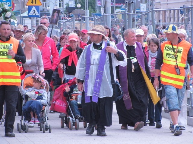 Warszawska Pielgrzymka Piesza 2012 dotarła na Jasną Górę [ZDJĘCIA]