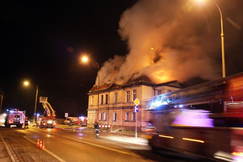 Wrocław: Pożar budynku przy ul. Pilczyckiej (ZDJĘCIA)