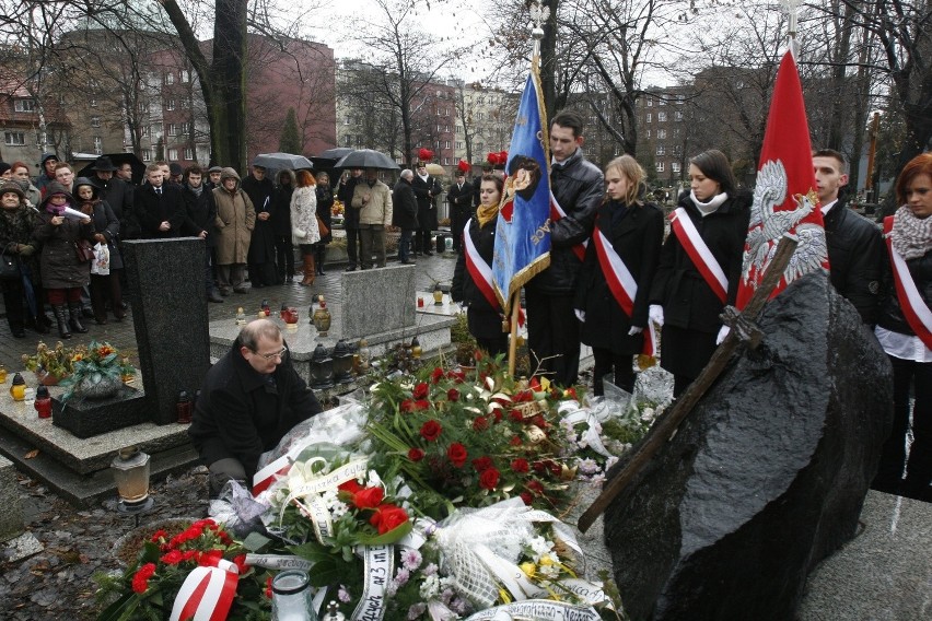 Katowice: Oddali hołd Zbyszkowi Cybulskiemu [ZDJĘCIA]