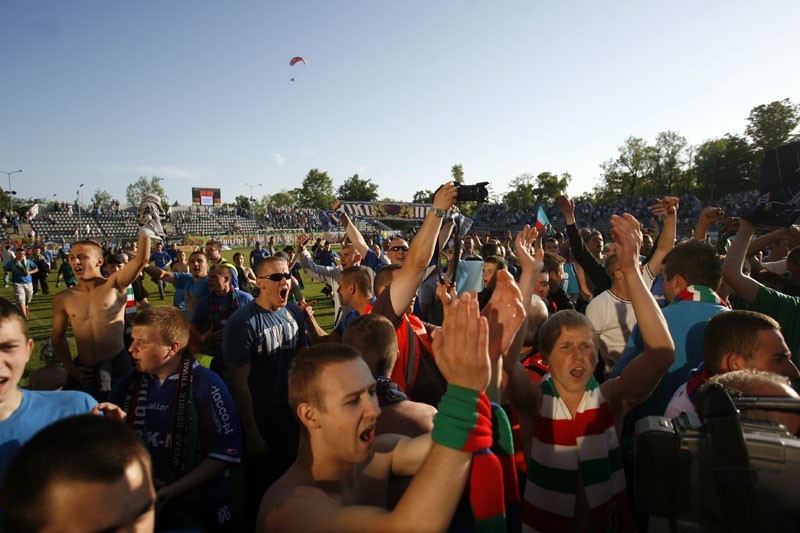 Tak kibice Miedzi Legnica świętowali awans do I ligi (ZDJĘCIA)