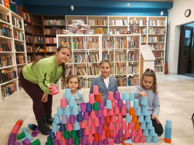W sobotę, 13 stycznia w Miejsko-Gminnej i Powiatowej Bibliotece Publicznej w Kazimierzy Wielkiej odbyły się ciekawe zajęcia dla najmłodszych. Dzieci spędziły tam kreatywny czas.