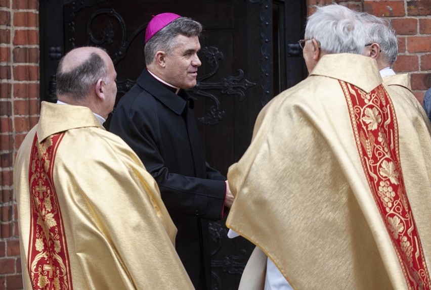 Uroczysty ingres w koszalińskiej katedrze. Biskup Zbigniew...