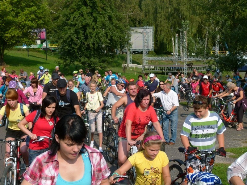 Ponad 400 uczestników X Rodzinnego Rajdu Rowerowego wyruszyło dzisiaj z Tomaszowa Maz.