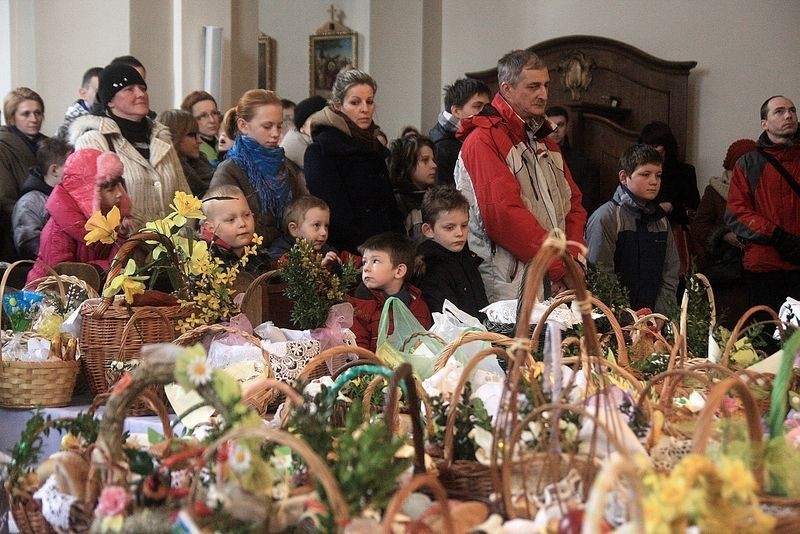 Wielkanoc 2013 w Chojnicach. Święcenie pokarmów w Wielką Sobotę [ZDJĘCIA]