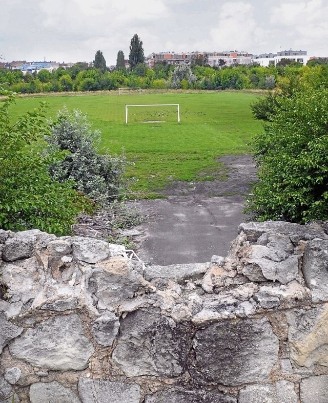 Ruiny stadionu straszą, ale niebawem może się to zmienić