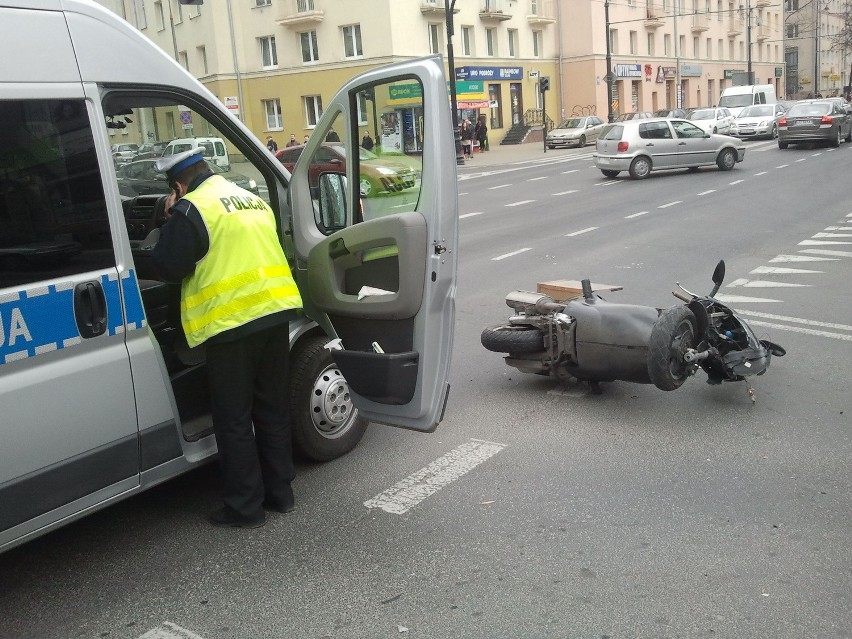 Wypadek na ul. Lipowej: Skuter zderzył się z mazdą (ZDJĘCIA)