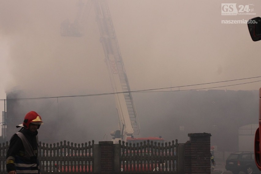 Pożar stolarni na ul. Szerokiej w Szczecinie [wideo, zdjęcia]
