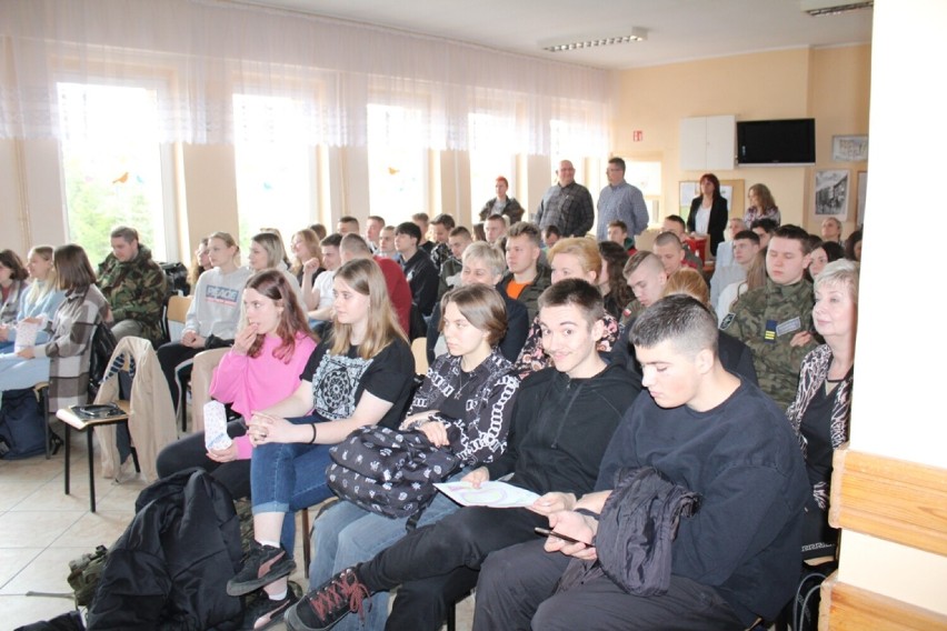 Konkurs talentów w pierwszy dzień wiosny w Powiatowym Centrum Edukacji w Lęborku