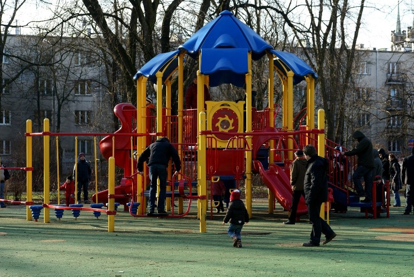 Plac zabaw w parku Żeromskiego (ZDJĘCIA)