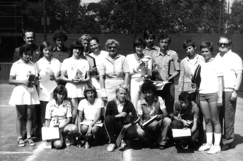Rok 1978: Jędrzejowska z uczestnikami turnieju dla młodzieży