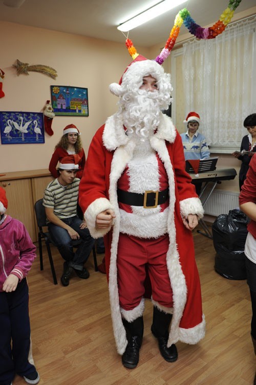 Oleśnica: Święty Mikołaj odwiedził dzieci (ZDJĘCIA)