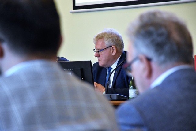 Grzegorz Kaczmarek nadal pełnić będzie funkcję wiceprzewodniczącego Rady Miejskiej Inowrocławia. Za wnioskiem radnych opozycji  o jego odwołanie z tej funkcji oddano 5 głosów, a przeciw było 14