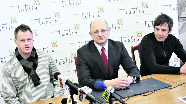 Jacek Krzynówek (z lewej), prezydent Lublina Krzysztof Żuk i Jacek Bąk podczas marcowego spotkania w ratuszu