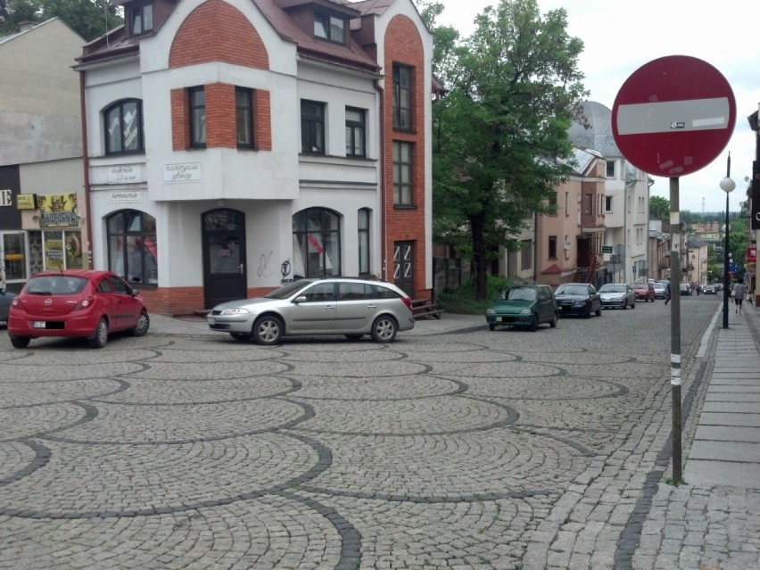 Straż Miejska w Chełmie - na pl. Łuczkowskiego nagminnie...