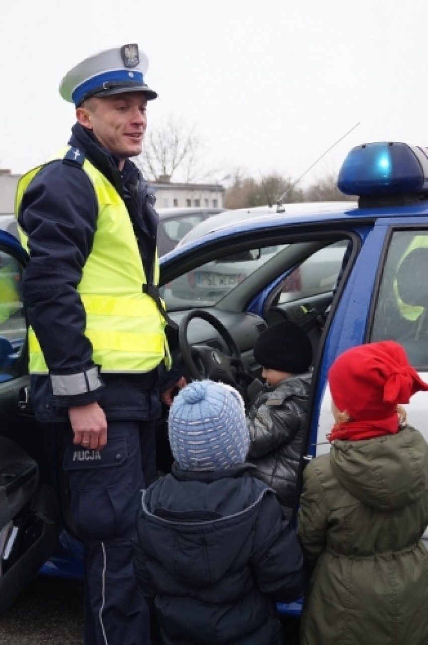 KPP Słupca: Przedszkolaki z życzeniami u policjantów